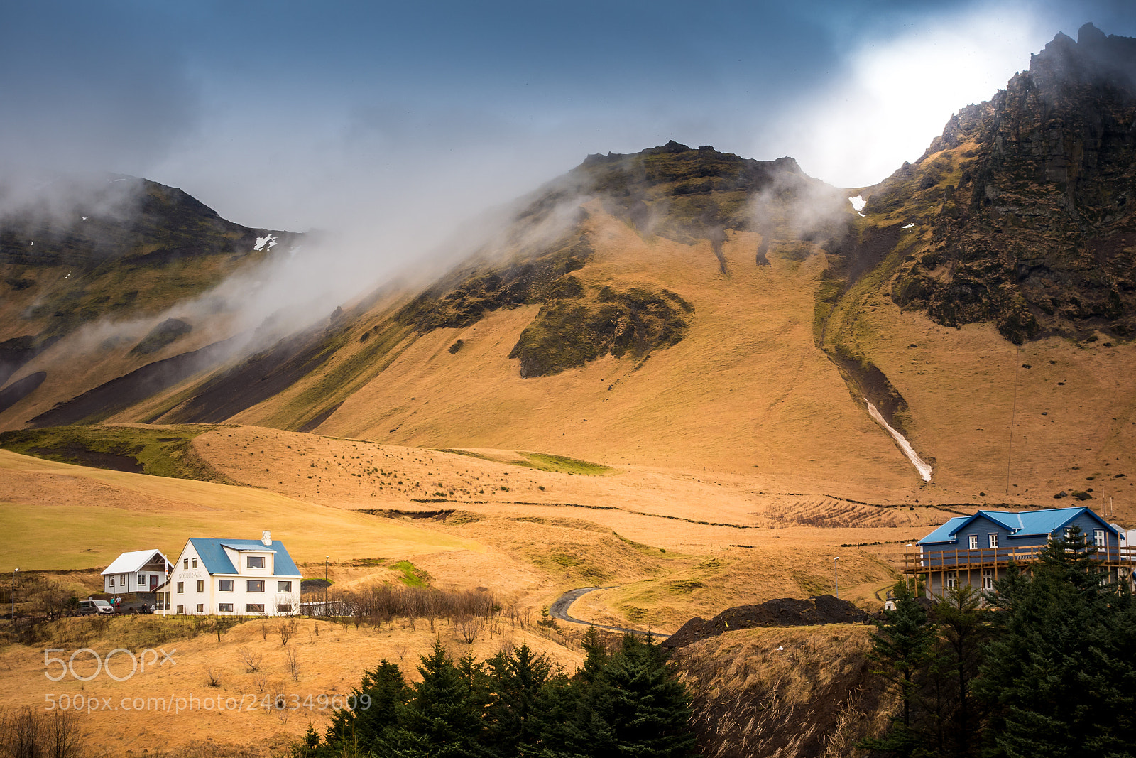 Sony Cyber-shot DSC-RX100 IV sample photo. Foggy hills in vik photography