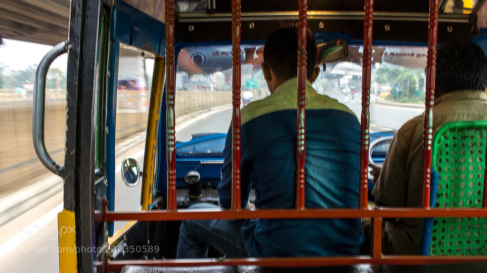 Canon EOS 550D (EOS Rebel T2i / EOS Kiss X4) sample photo. Taxi photography