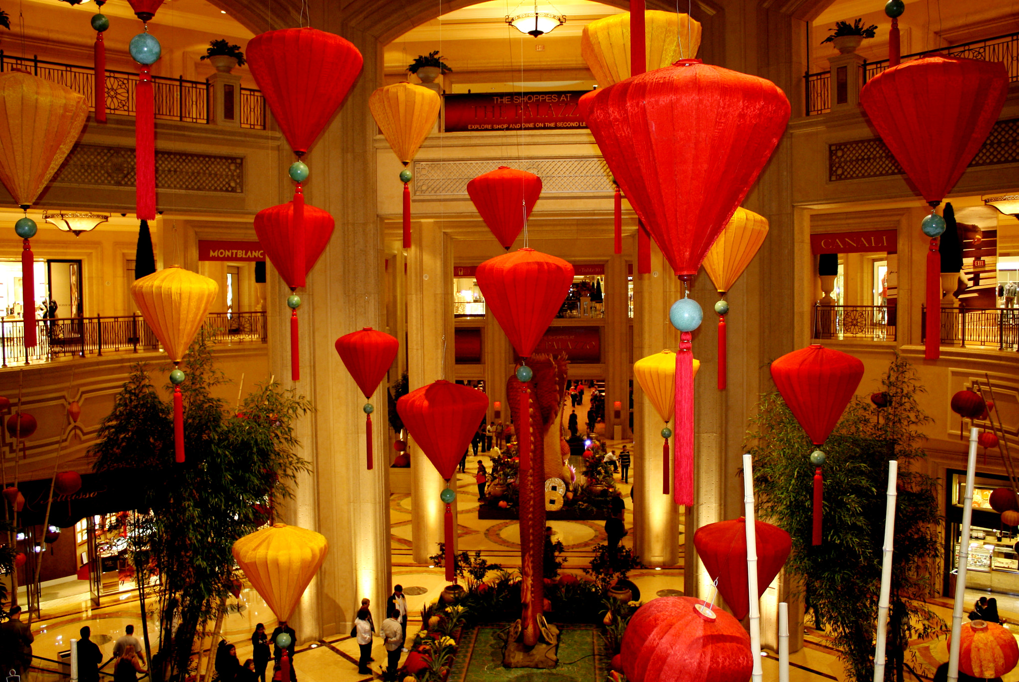 Canon EOS 1000D (EOS Digital Rebel XS / EOS Kiss F) sample photo. Lobby photography