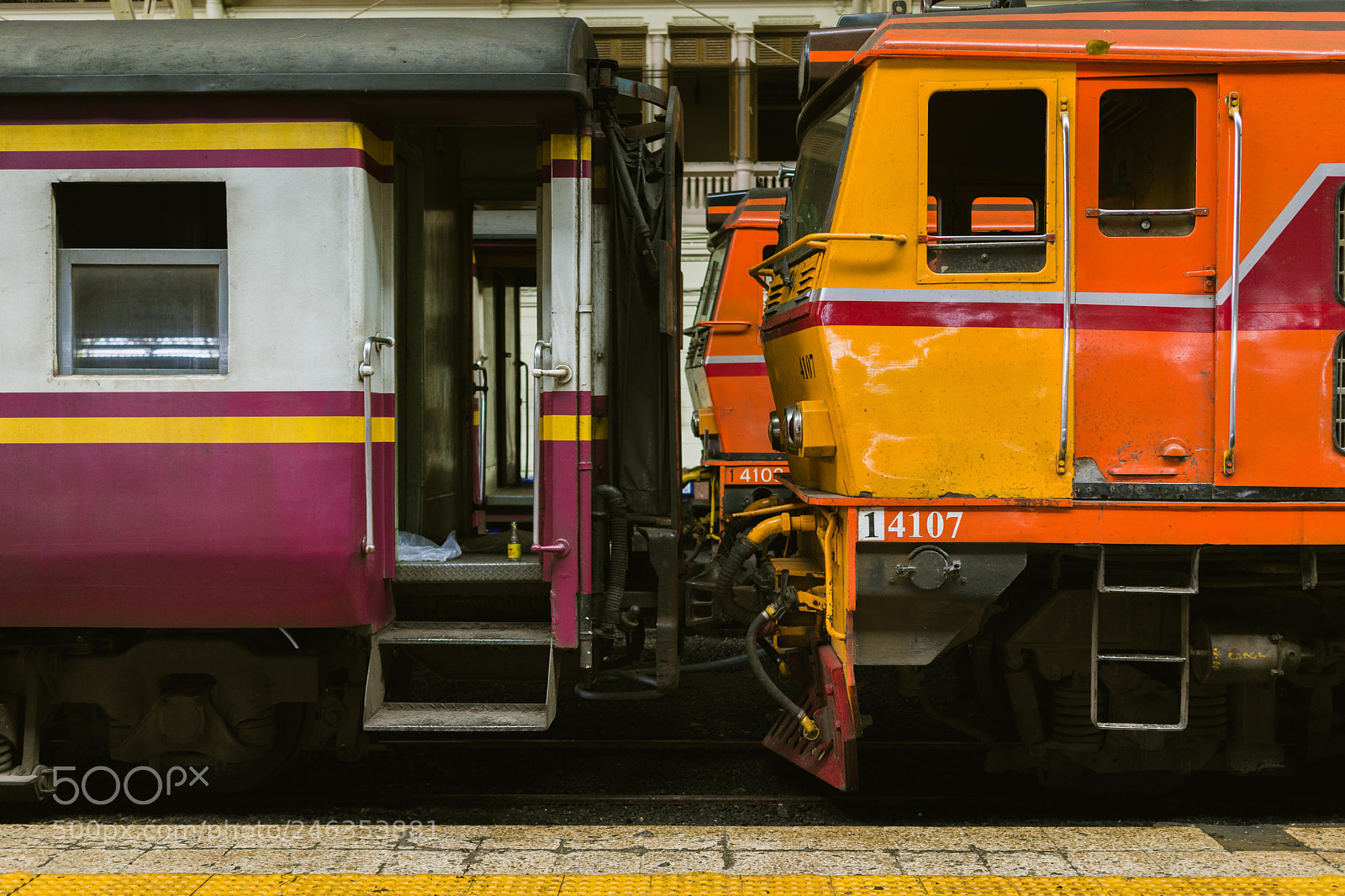 Sony a7 II sample photo. Yellow orange photography
