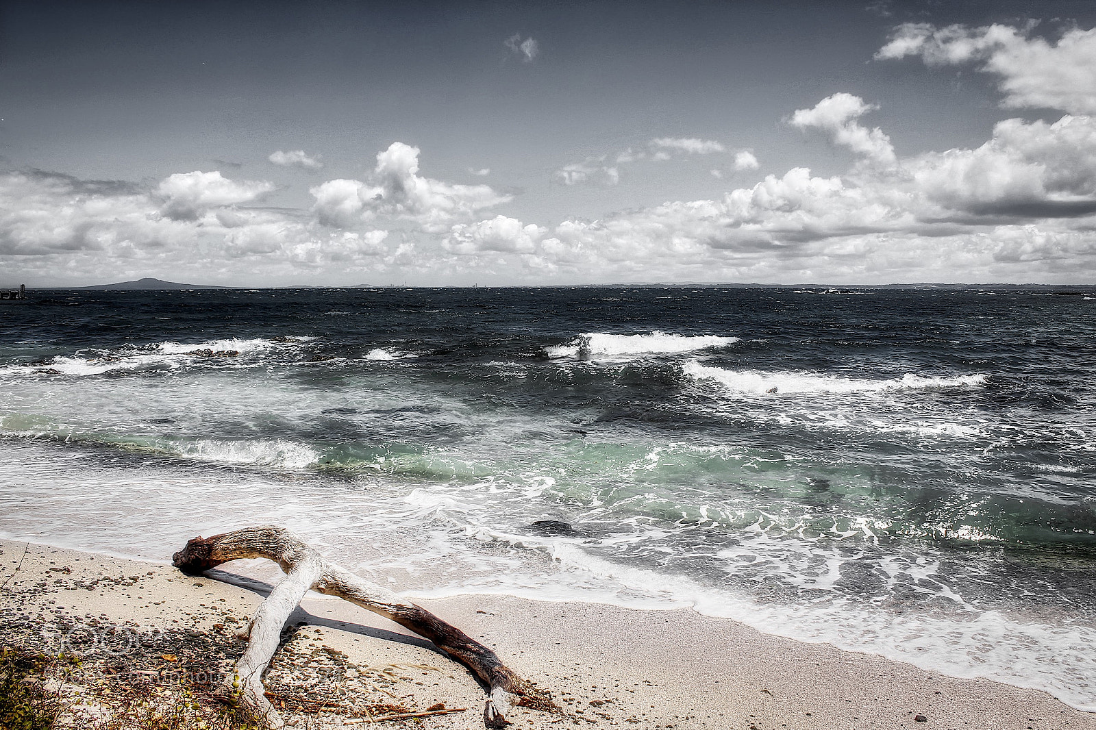 Canon EOS 550D (EOS Rebel T2i / EOS Kiss X4) sample photo. Drama at the beach photography