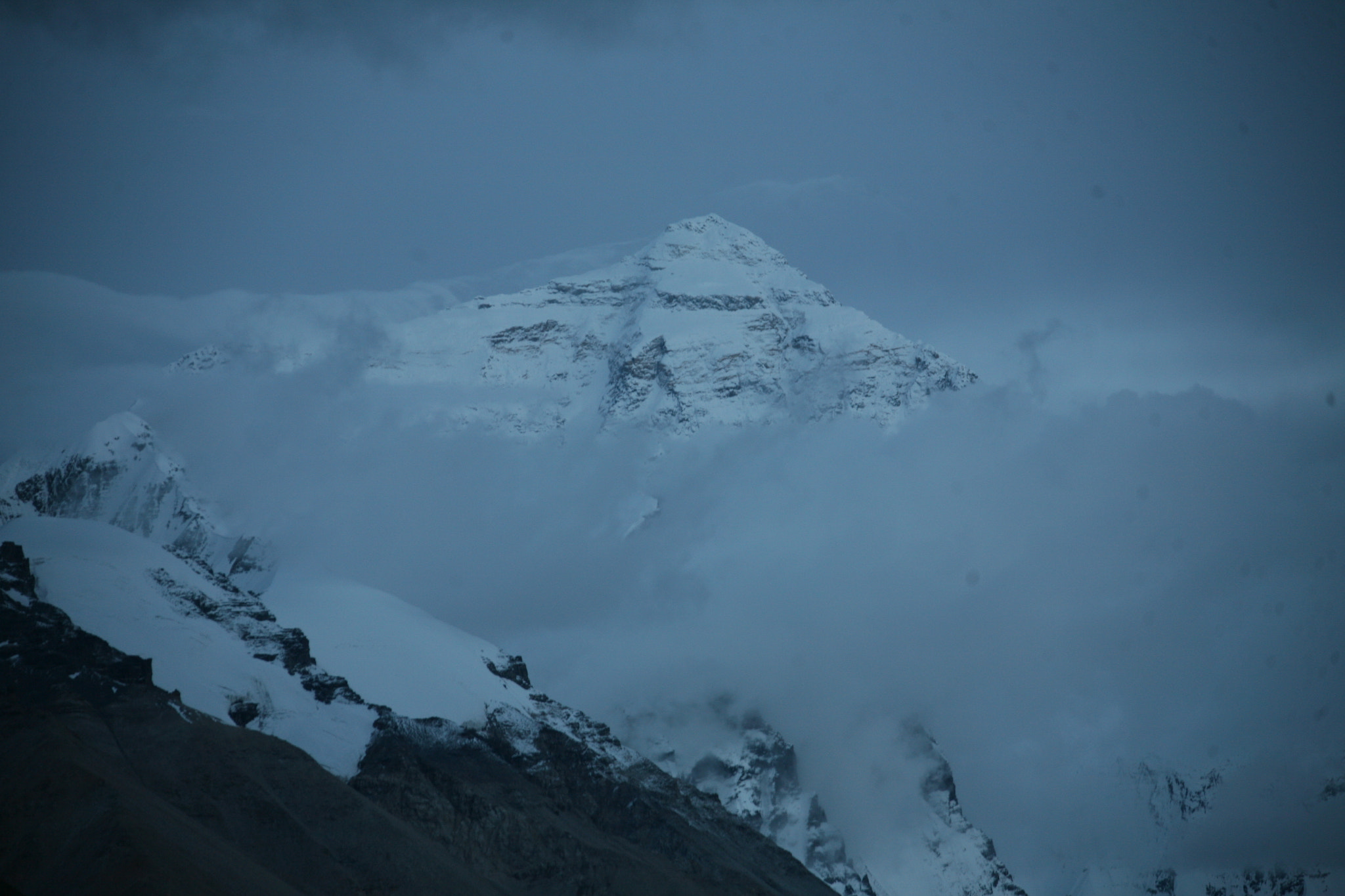 Canon EOS 5D + Canon EF 28-300mm F3.5-5.6L IS USM sample photo. Everest ere nightfall photography