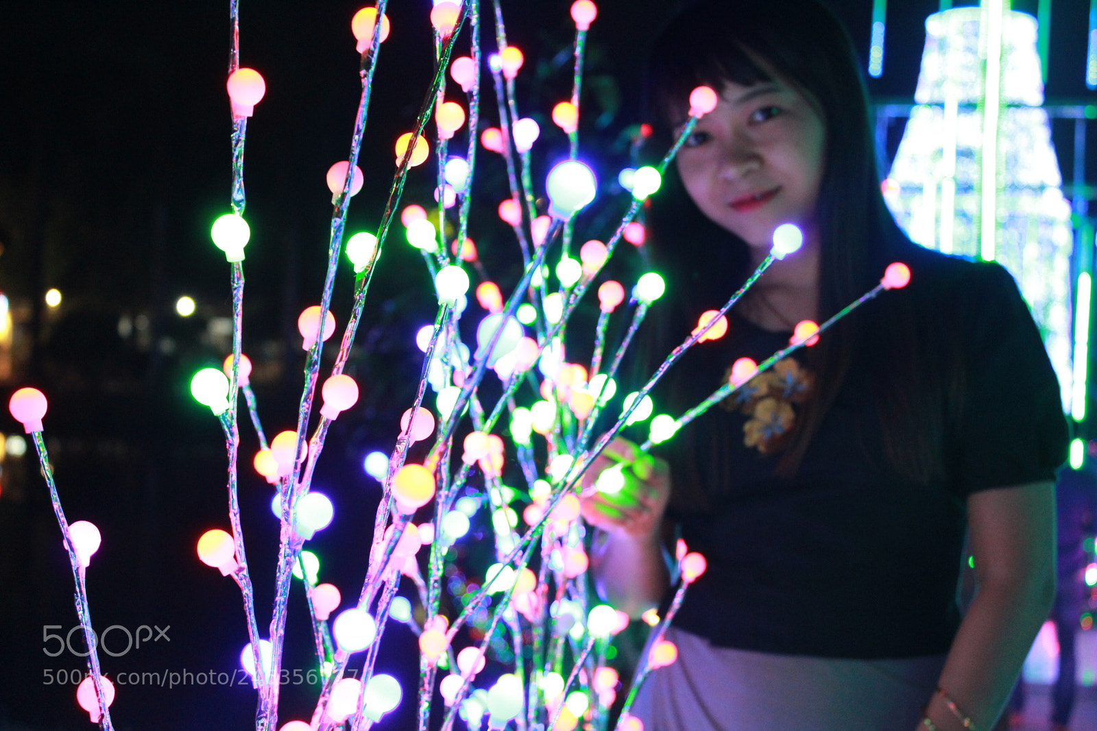 Canon EOS 1300D (EOS Rebel T6 / EOS Kiss X80) sample photo. Led girl photography