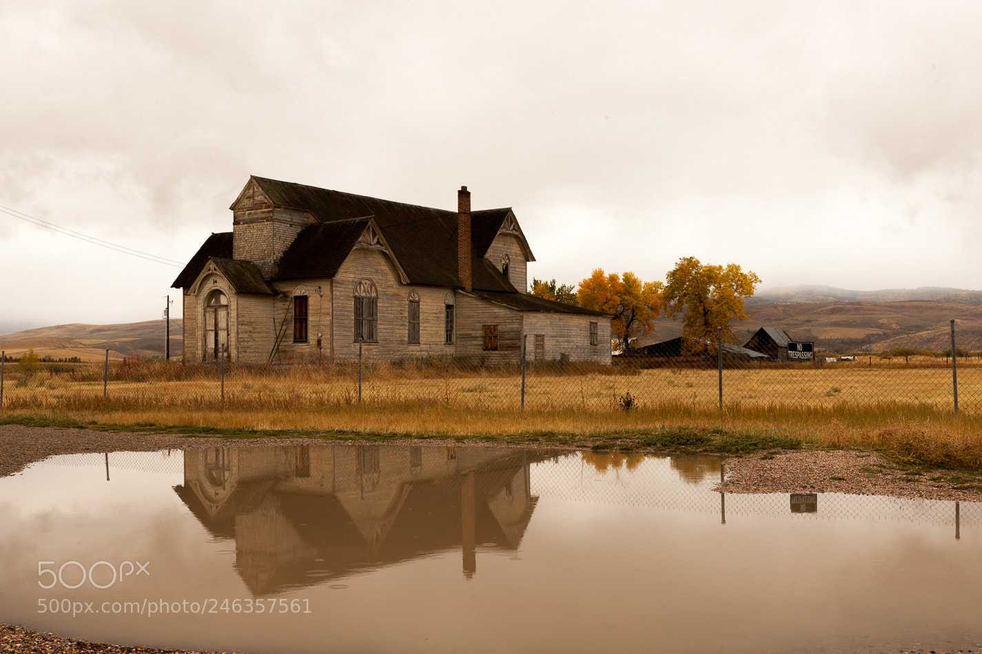 Canon EOS-1Ds Mark III sample photo. Reflection of old house photography