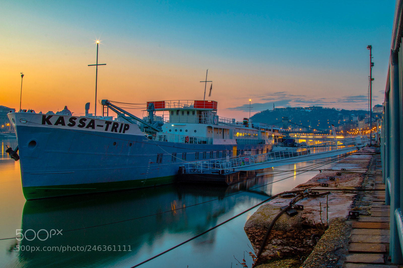 Canon EOS 750D (EOS Rebel T6i / EOS Kiss X8i) sample photo. The port of buda photography