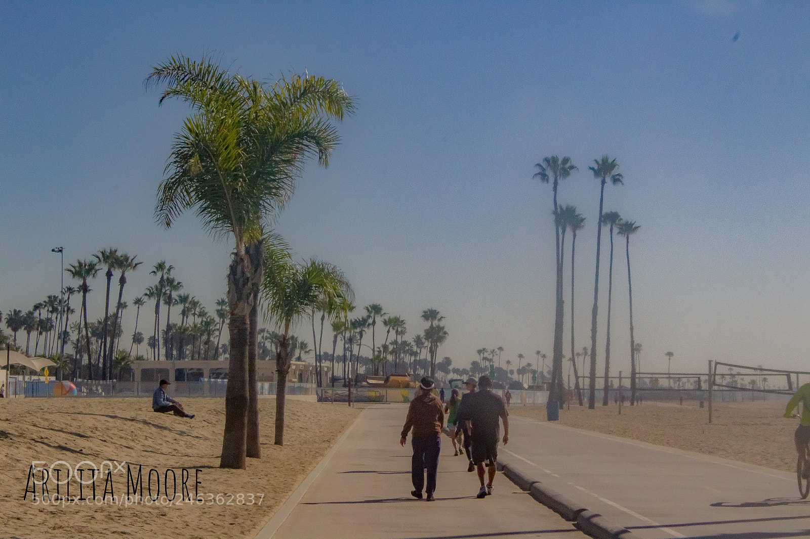 Canon EOS 100D (EOS Rebel SL1 / EOS Kiss X7) sample photo. Walk on the pier photography