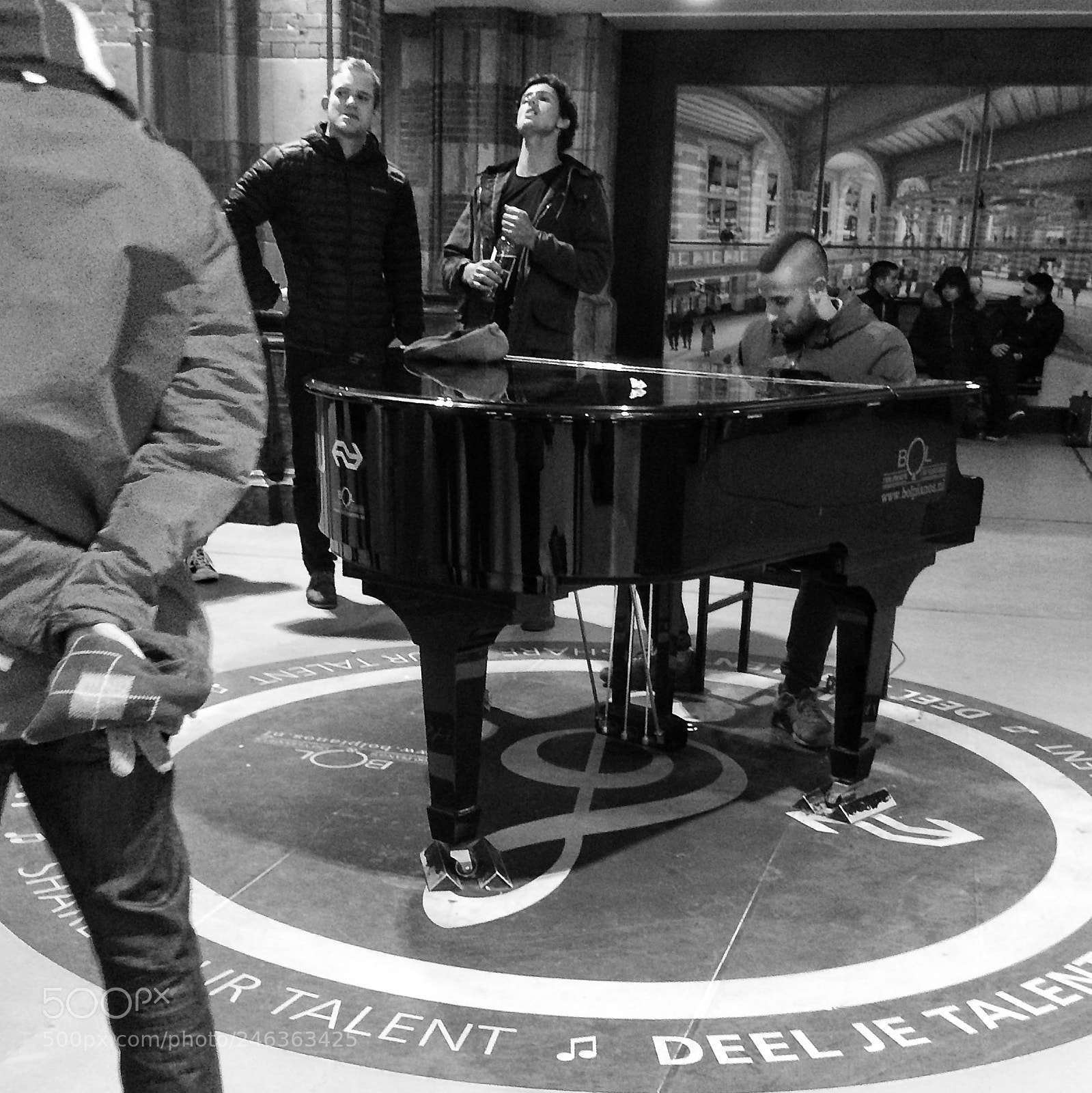 Apple iPhone 5s sample photo. Dans la gare d photography