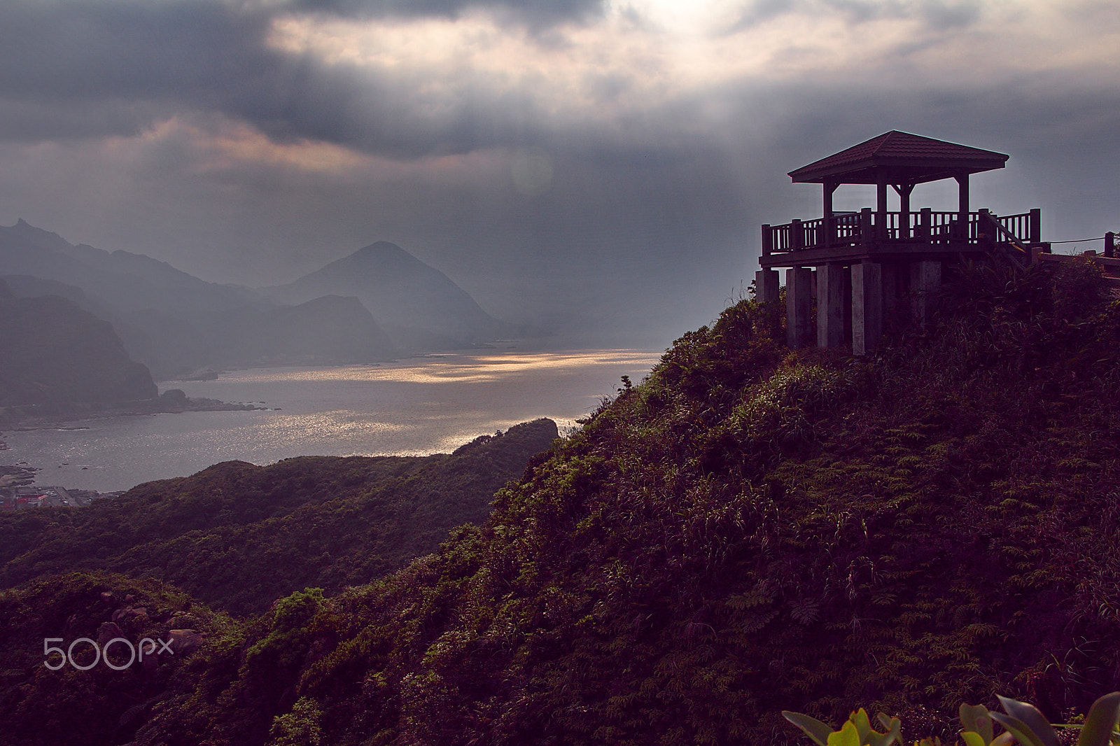 Sigma 18-250mm F3.5-6.3 DC OS HSM sample photo. Dusk ray through the dark clouds in ne coast of taiwan photography