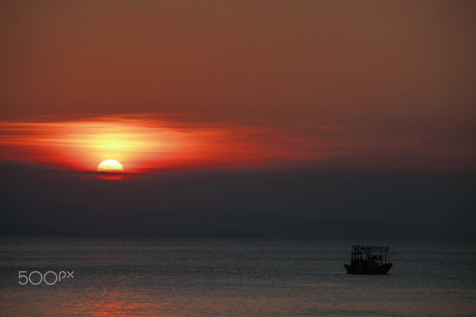 Canon 18-250mm sample photo. A gentle embrace of sunset light photography