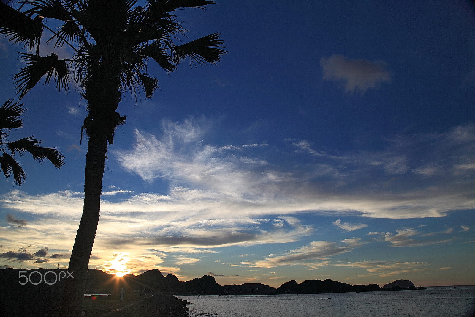 Canon EF 24-105mm F4L IS USM sample photo. Sunset in the ne coast near keelung of taiwan photography