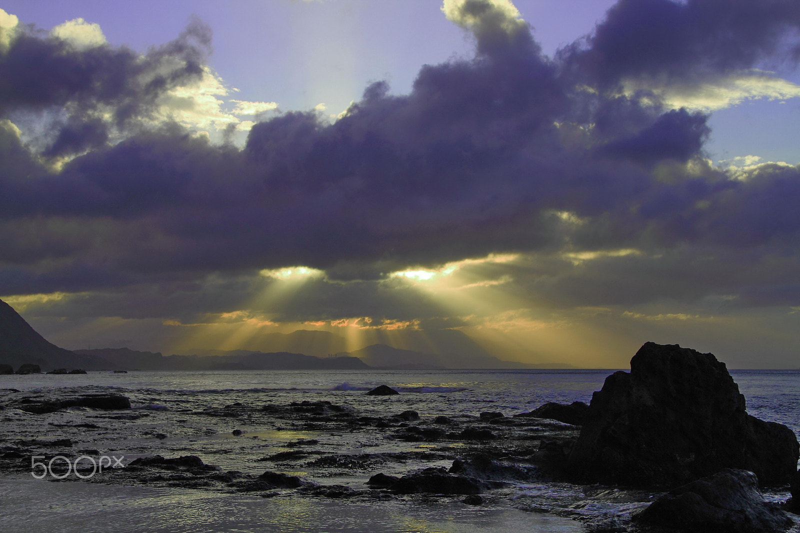 Canon 18-250mm sample photo. Sunset light beaming through the dark clouds in the ne coast of taiwan photography