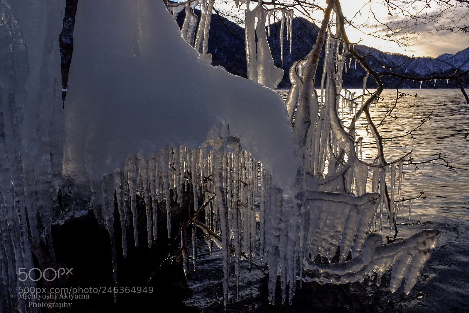 Fujifilm X-T1 sample photo. Splash ice on the photography