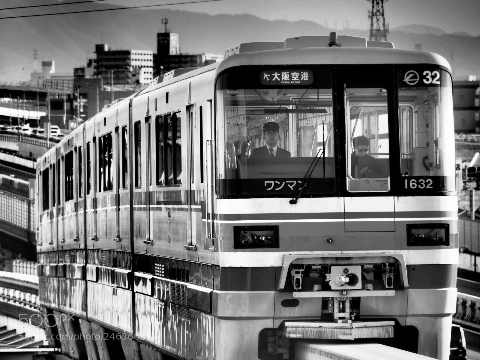 Olympus OM-D E-M5 sample photo. Osaka monorail photography