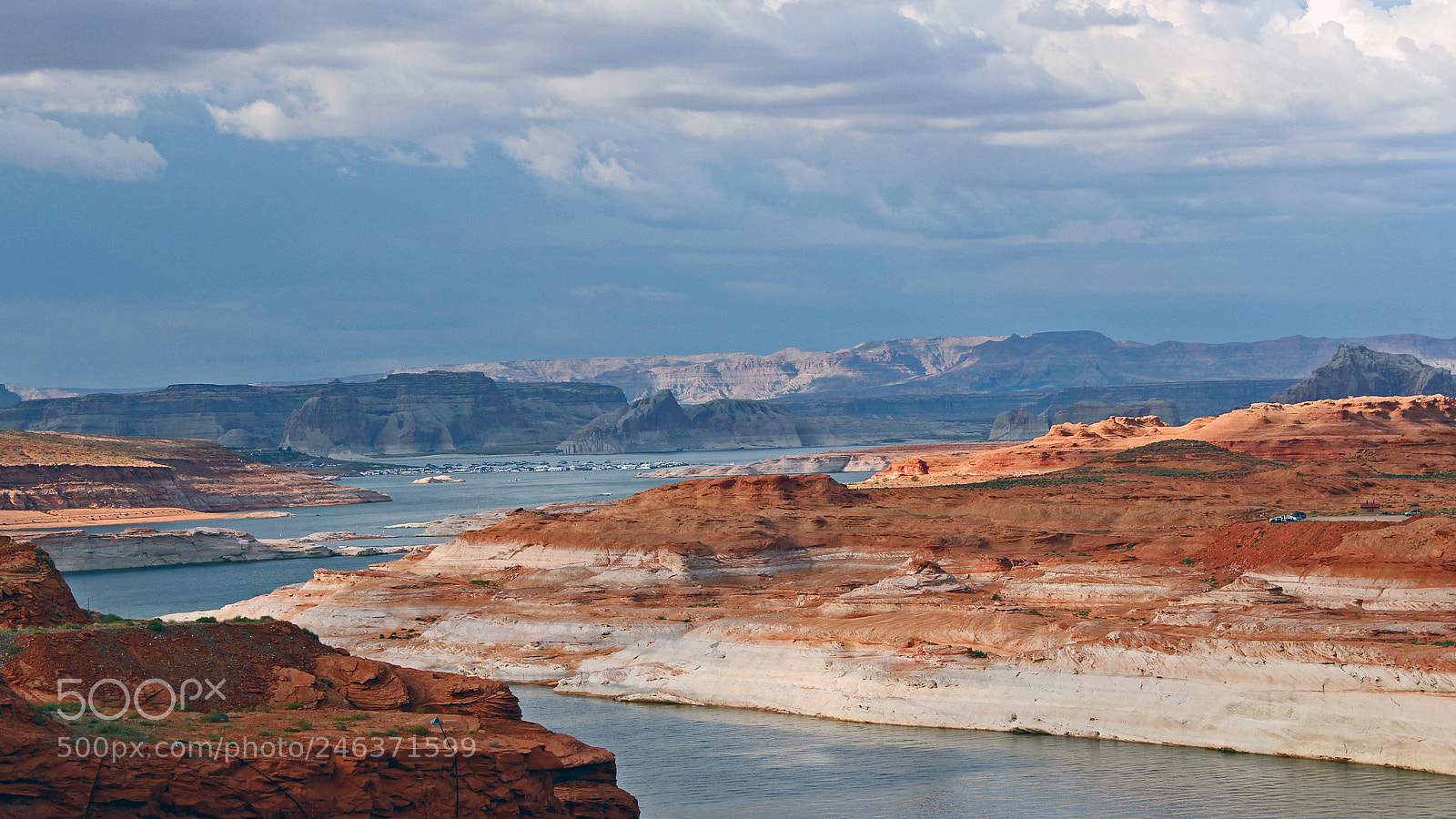 Canon EOS 600D (Rebel EOS T3i / EOS Kiss X5) sample photo. Clouds over lake powell photography