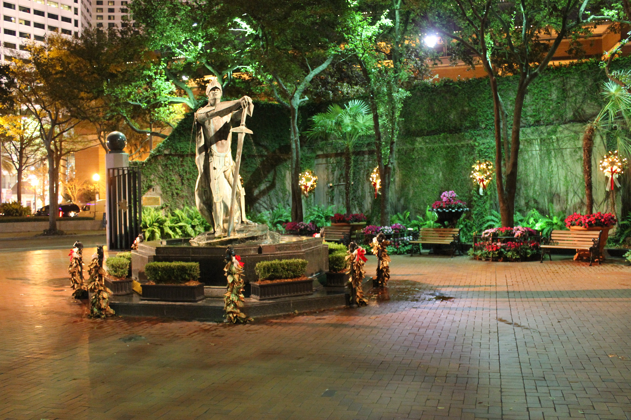 Canon EOS 550D (EOS Rebel T2i / EOS Kiss X4) sample photo. Statue photography