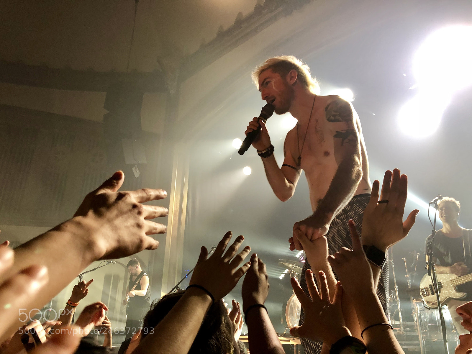 Apple iPhone X sample photo. Walk the moon at photography