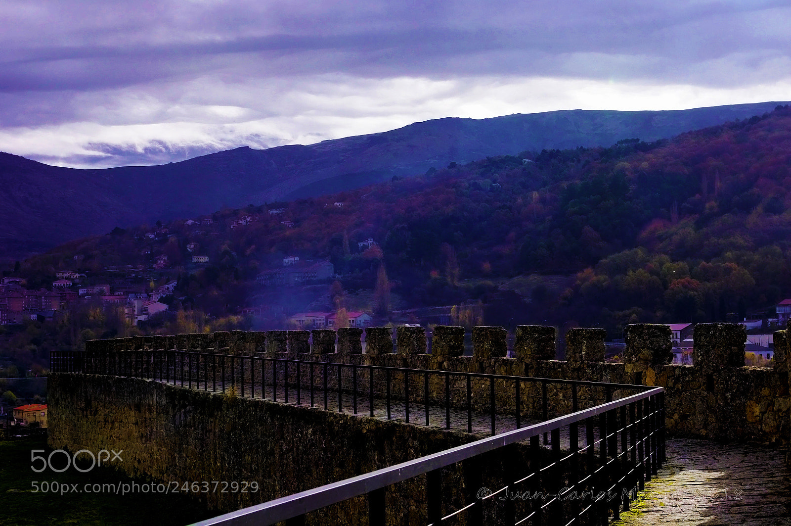 Pentax K-7 sample photo. Muralla y montaña photography