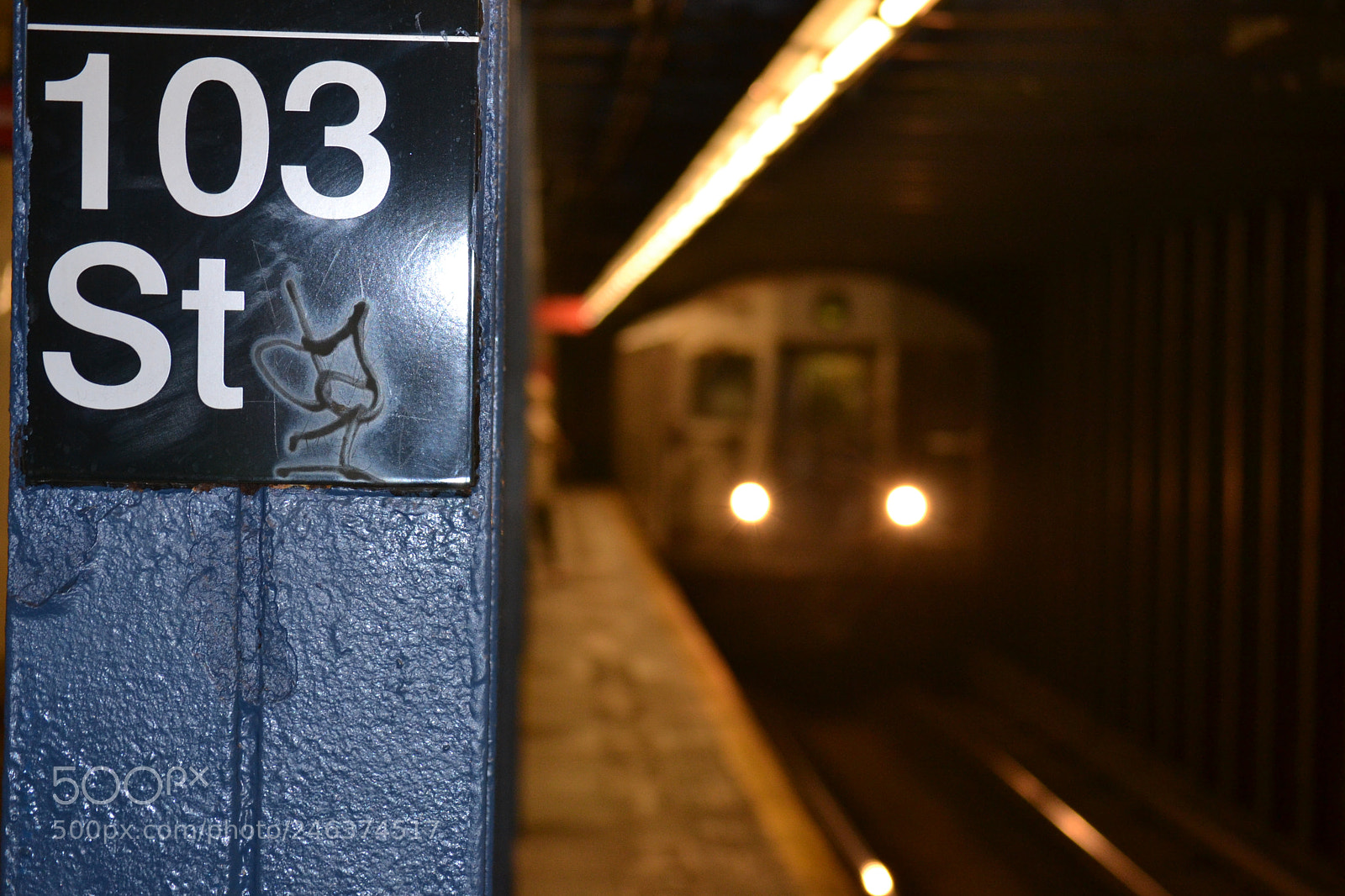 Nikon D3100 sample photo. Dernier metro photography