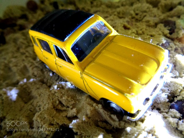 Sony Cyber-shot DSC-W830 sample photo. Renault cuatro l () photography