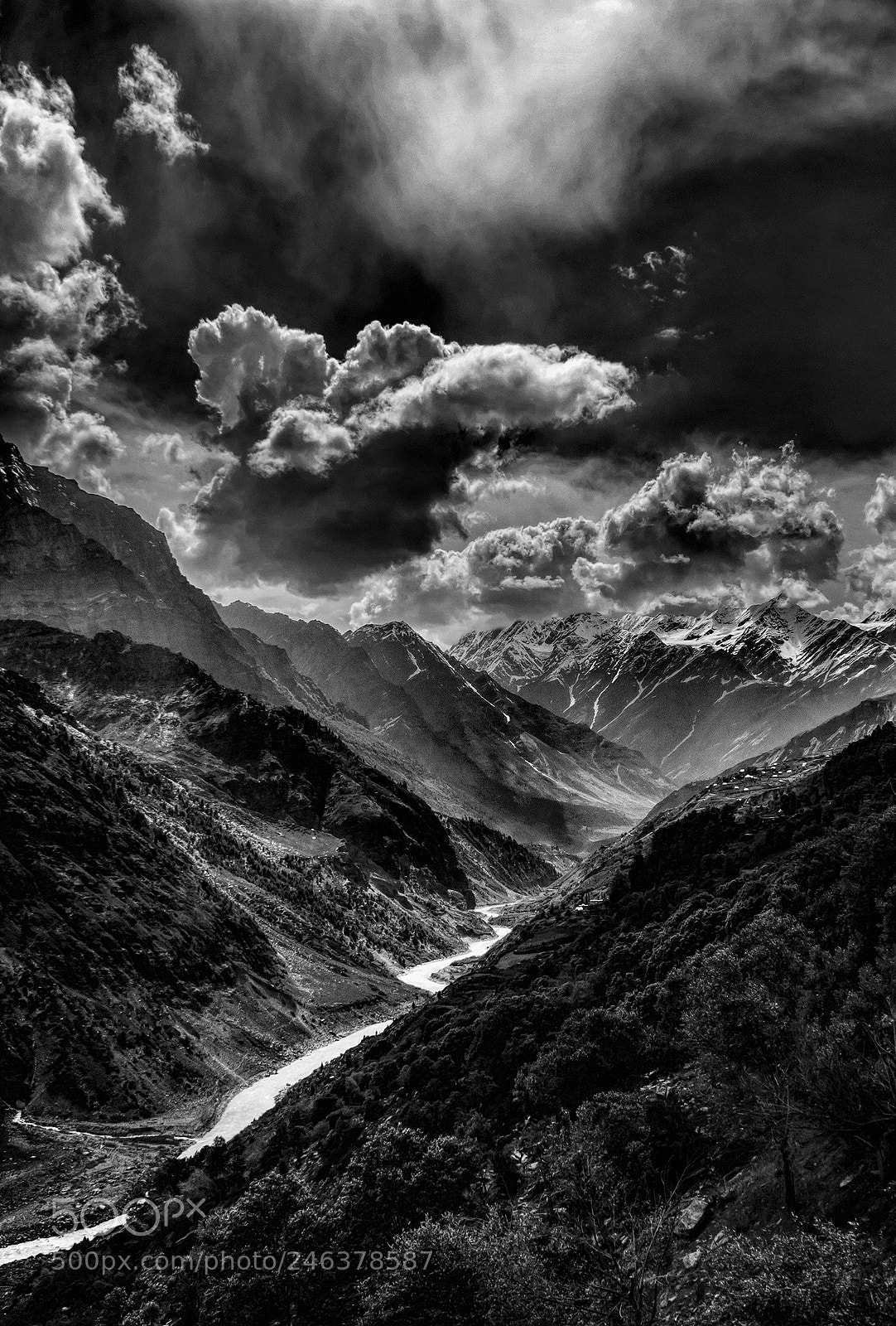 Canon EOS 550D (EOS Rebel T2i / EOS Kiss X4) sample photo. Mountain under cloud photography