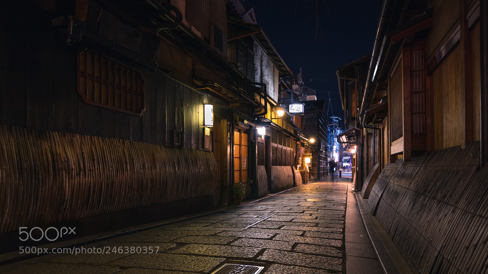 Canon EOS 800D (EOS Rebel T7i / EOS Kiss X9i) sample photo. The streets of gion photography