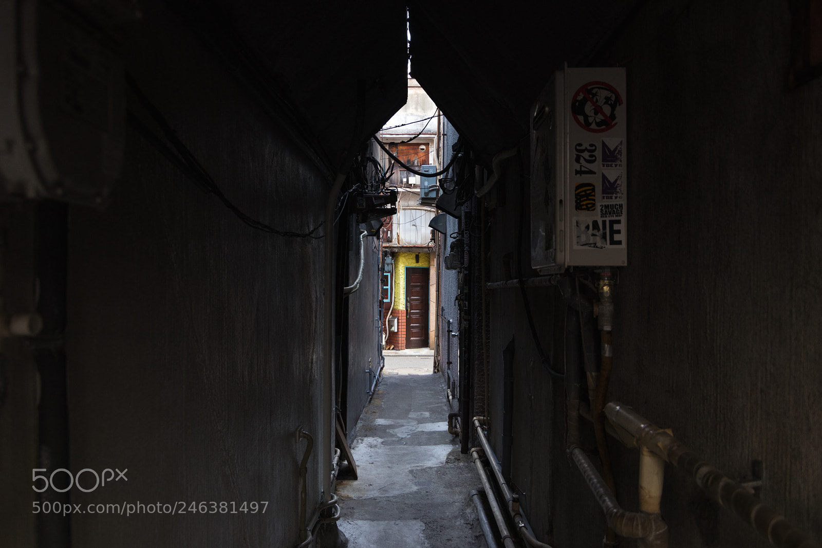 Canon EOS 800D (EOS Rebel T7i / EOS Kiss X9i) sample photo. Through narrow alleys of photography