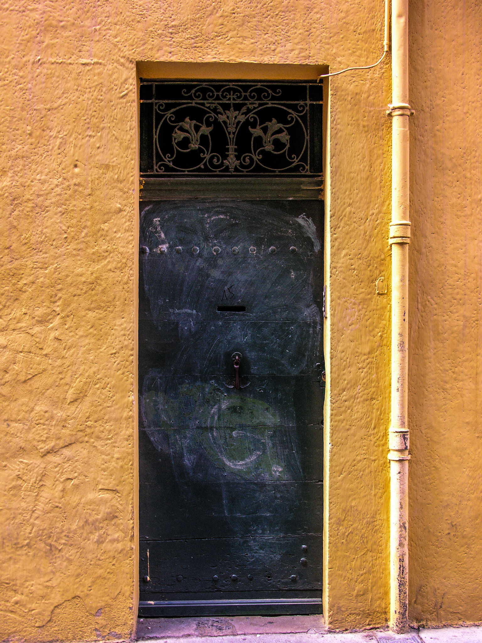 Nikon E8800 sample photo. Door photography