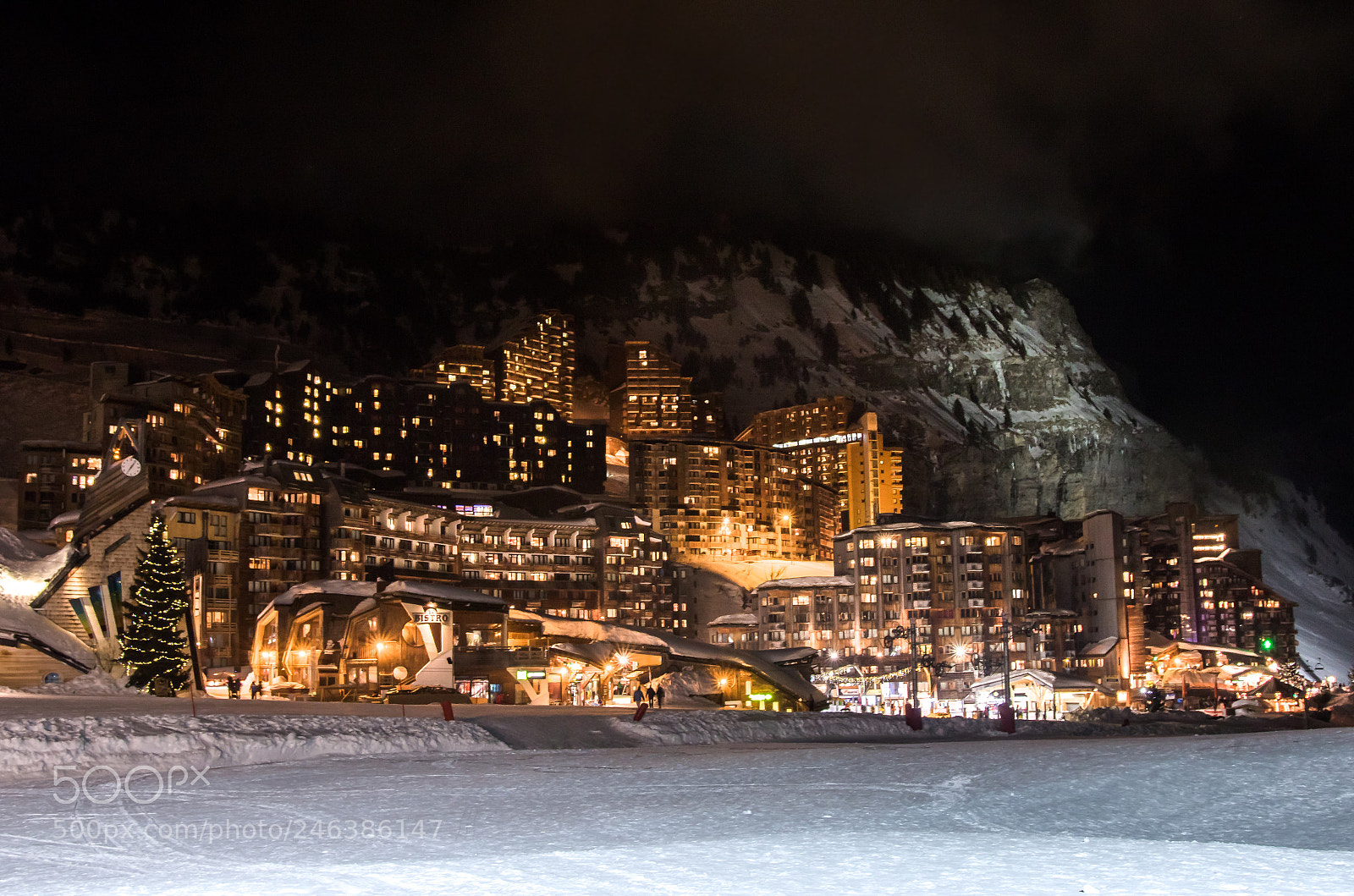 Canon EOS 7D Mark II sample photo. Night view of avoriaz photography