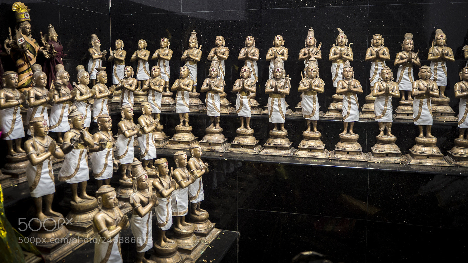 Olympus OM-D E-M10 II sample photo. Bronze nayanmars statues photography