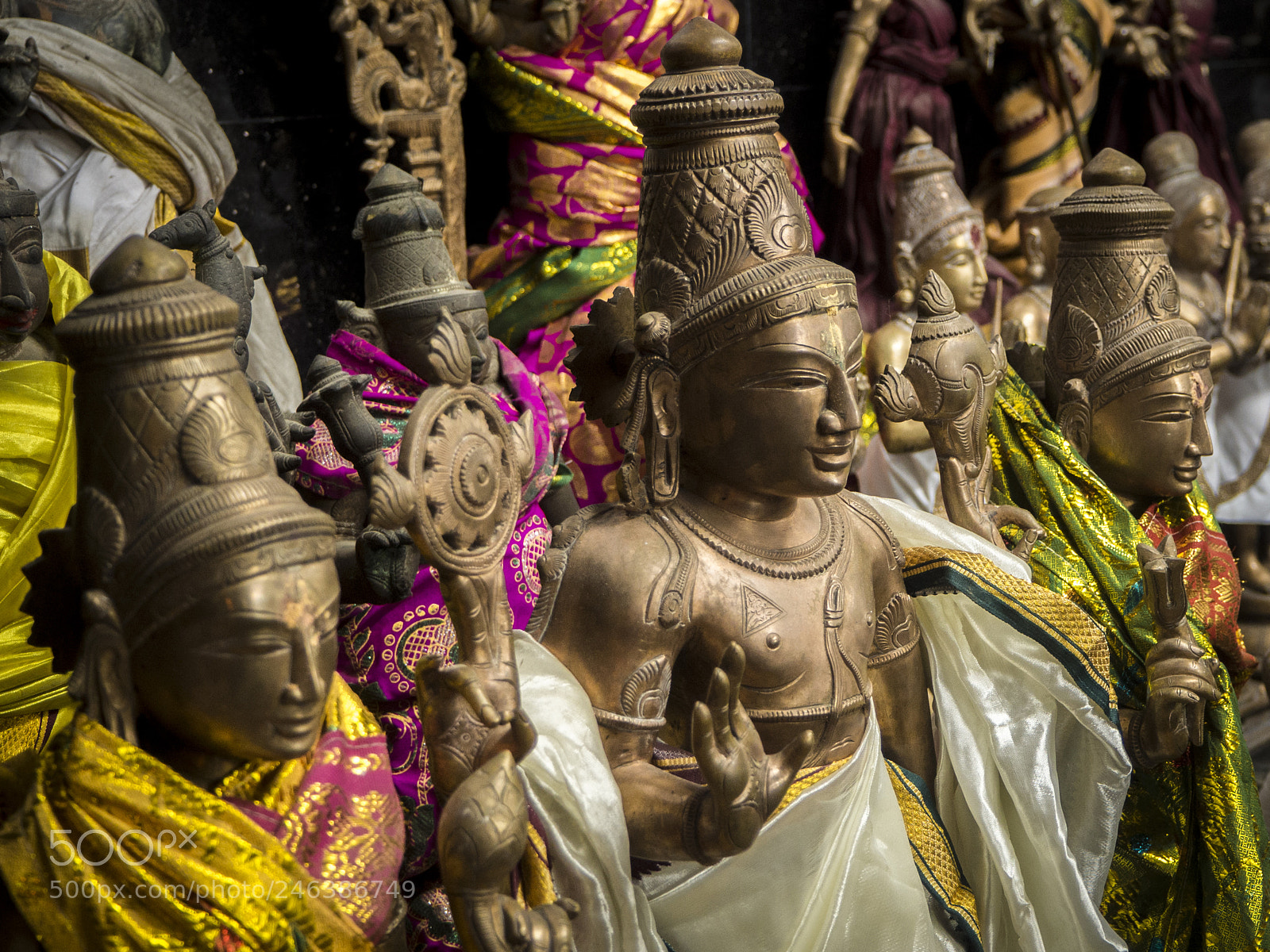 Olympus OM-D E-M10 II sample photo. Bronze vishnu statue photography