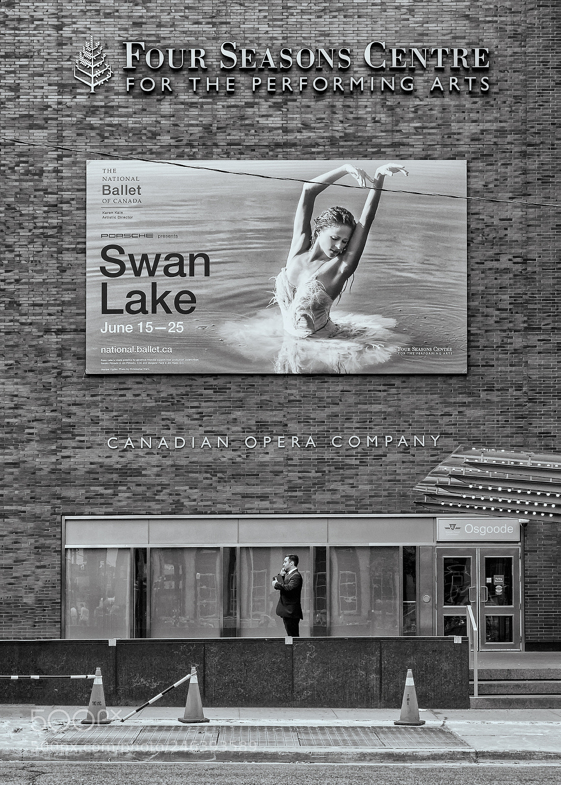 Sony a7 II sample photo. 'bricks and ballet' photography
