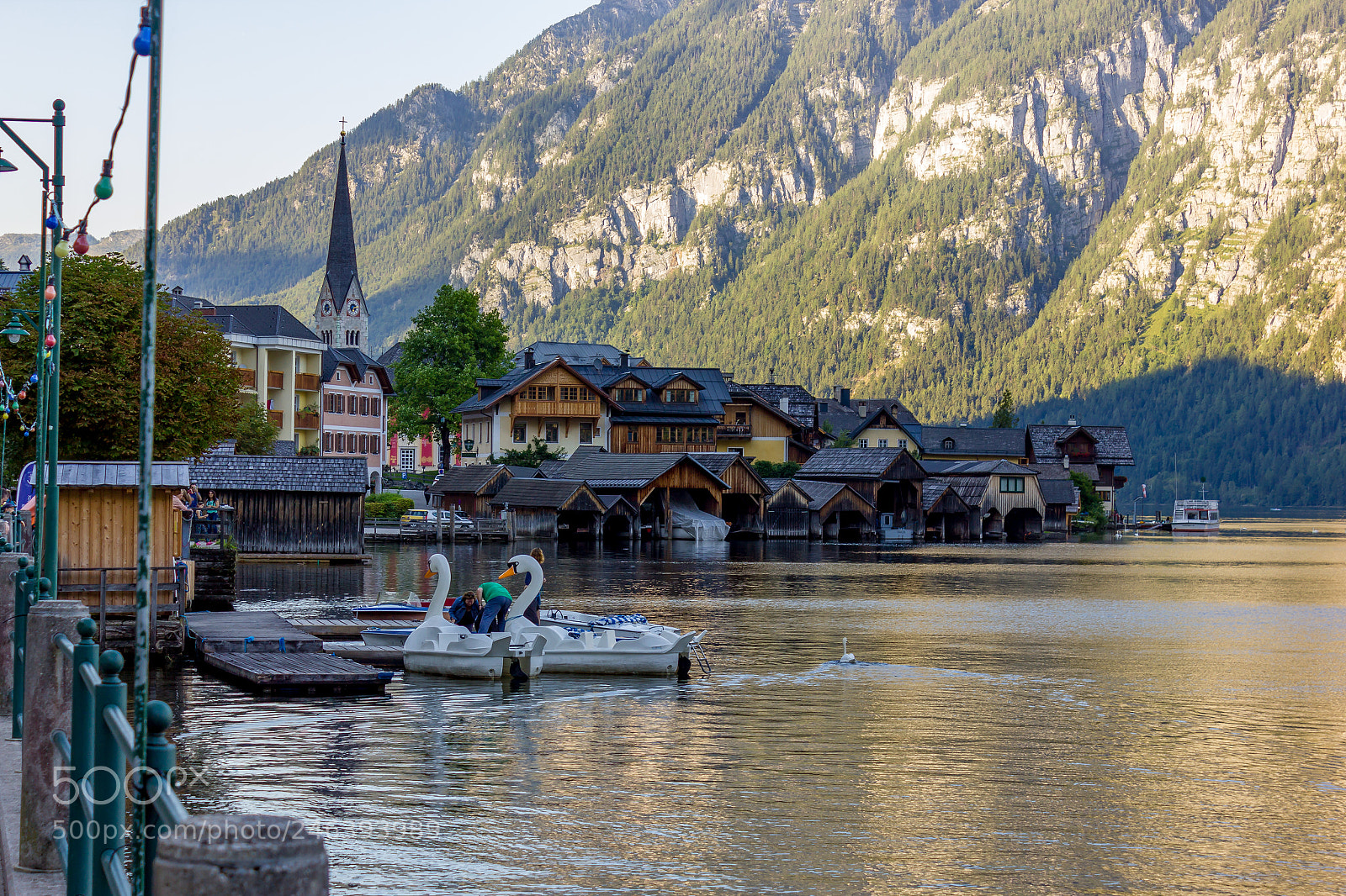 Canon EOS 550D (EOS Rebel T2i / EOS Kiss X4) sample photo. Hallstatt is simply beautiful photography