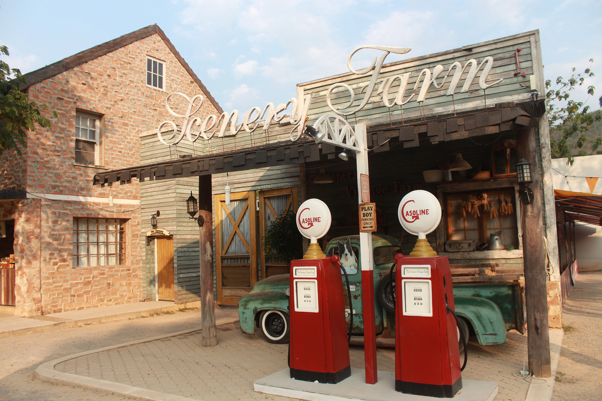 Canon EF 22-55mm f/4-5.6 USM sample photo. Gasoline station photography