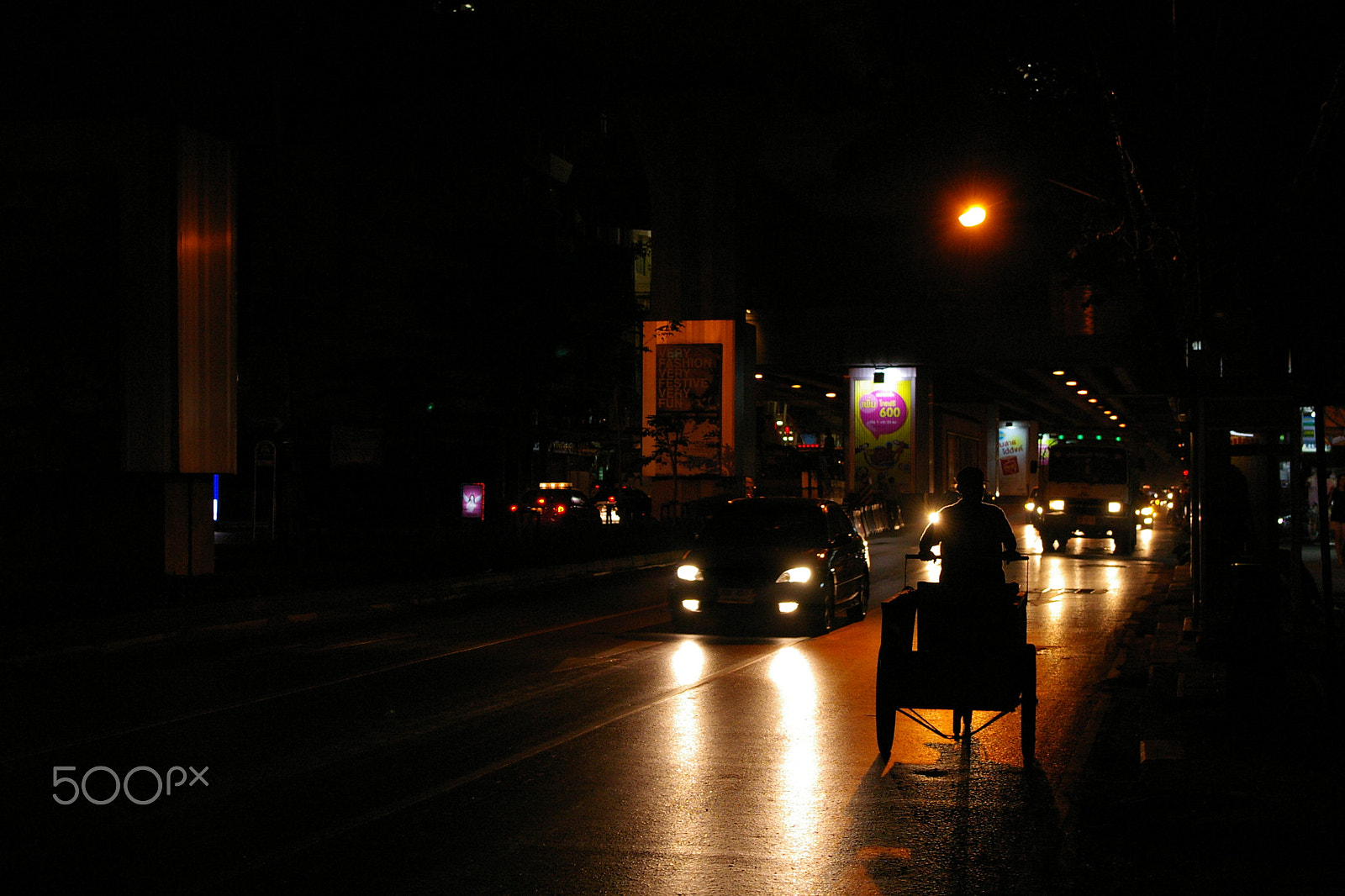 Pentax *ist DS2 sample photo. Night at bangkok photography