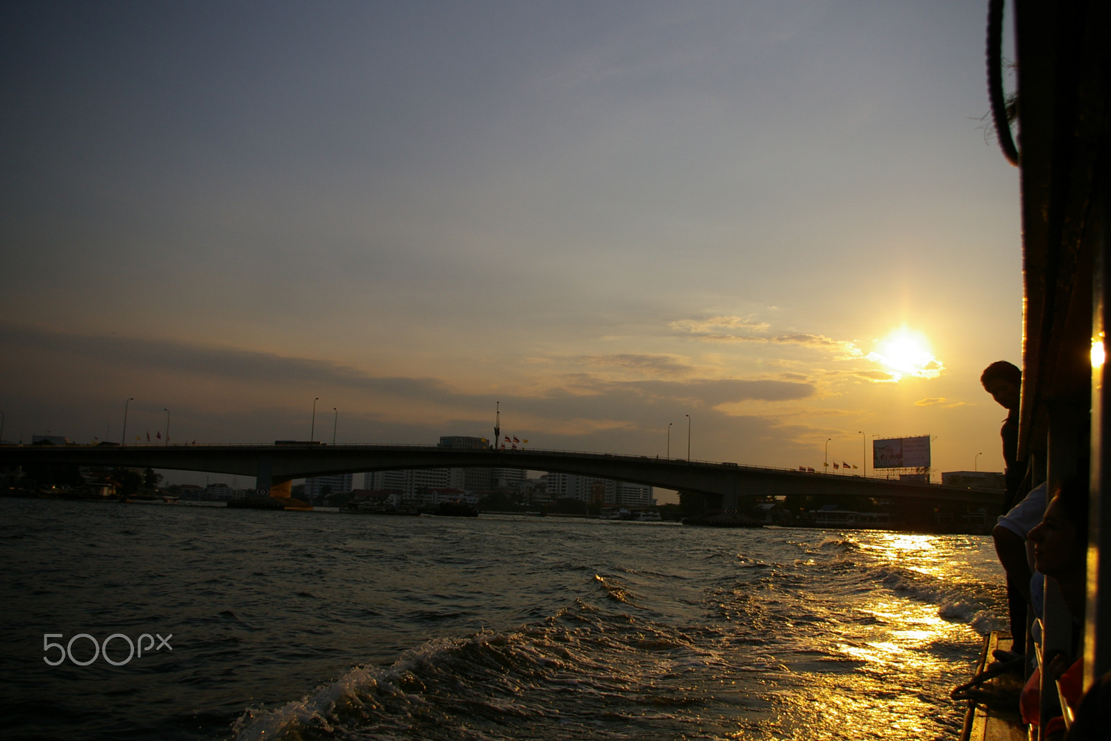 Pentax *ist DS2 + Pentax smc DA 18-55mm F3.5-5.6 AL sample photo. Chao phraya river photography