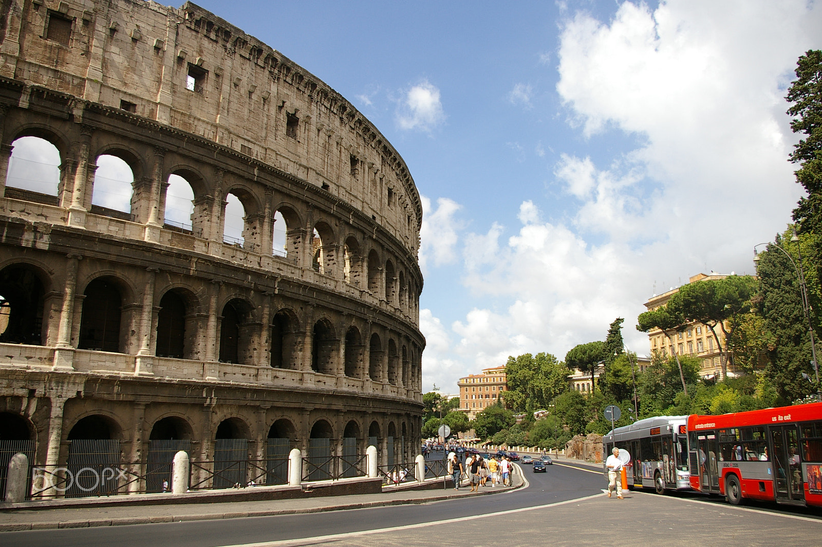 Pentax *ist DS2 sample photo. Colosseum photography