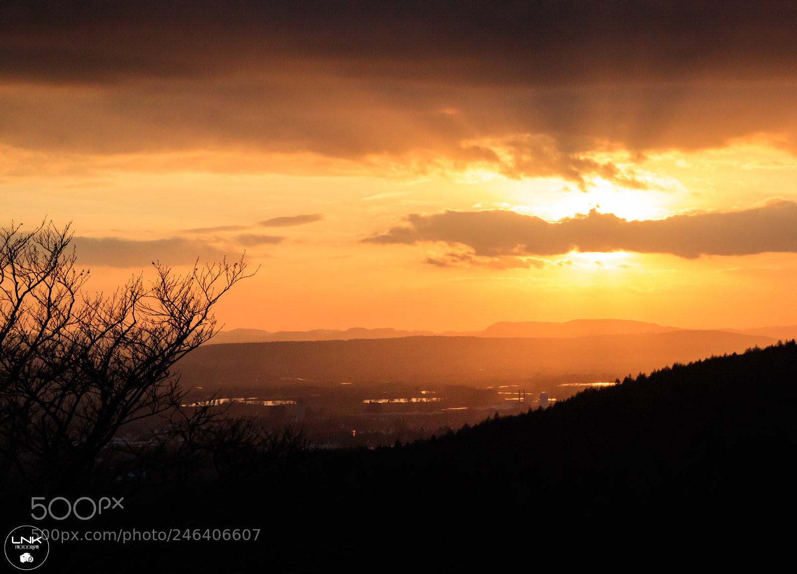 Canon EOS 77D (EOS 9000D / EOS 770D) sample photo. Sun vs. darknes photography