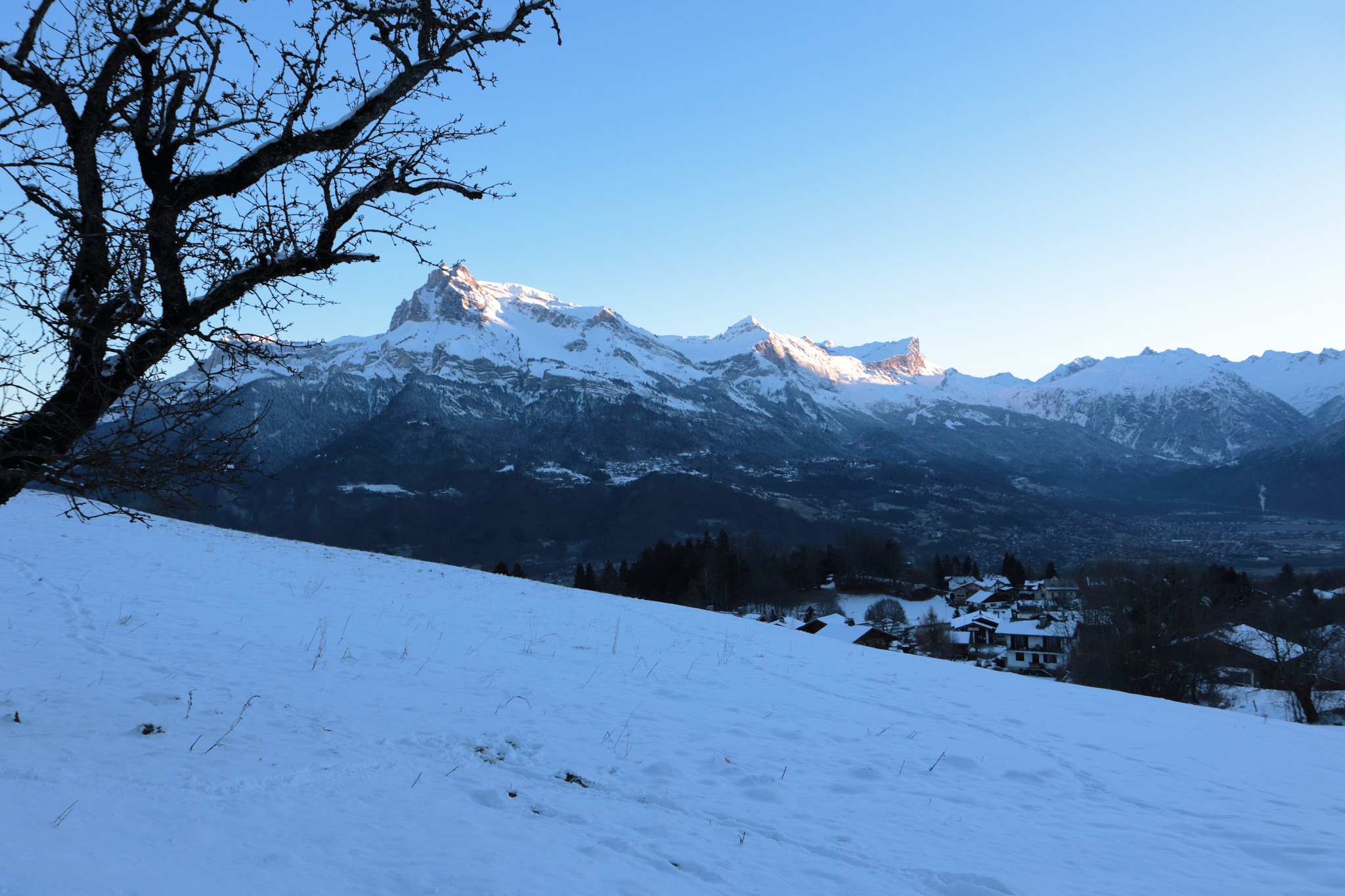 Canon EF-S 17-55mm F2.8 IS USM sample photo. Aravis photography