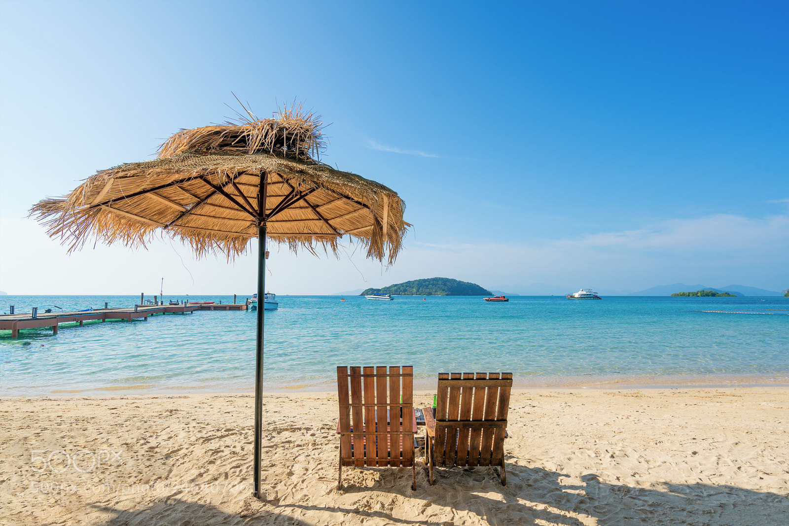 Sony a7R II sample photo. Beach chairs and umbrella photography