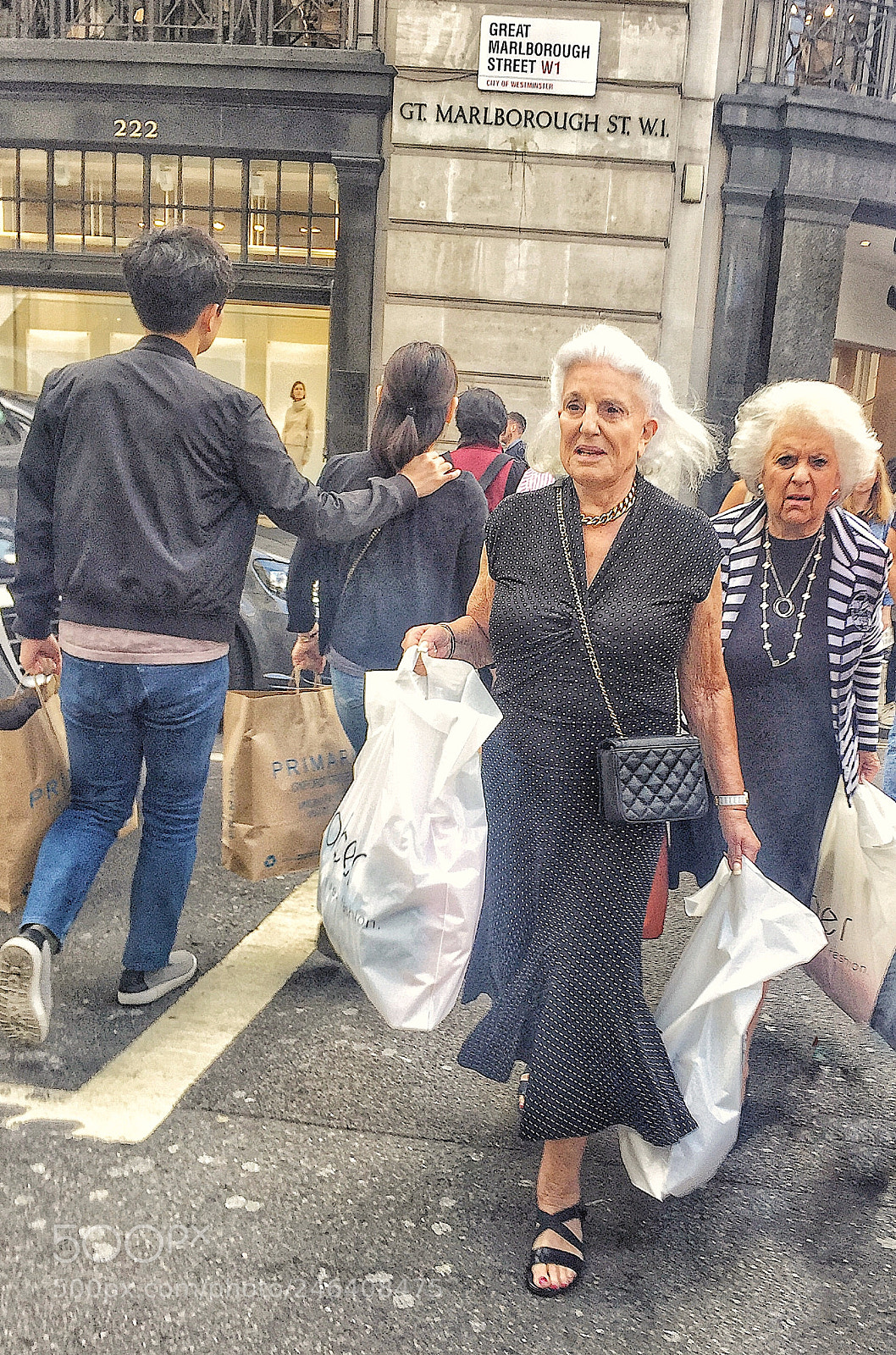 Apple iPhone 6 sample photo. Grand-mothers on the shopping photography