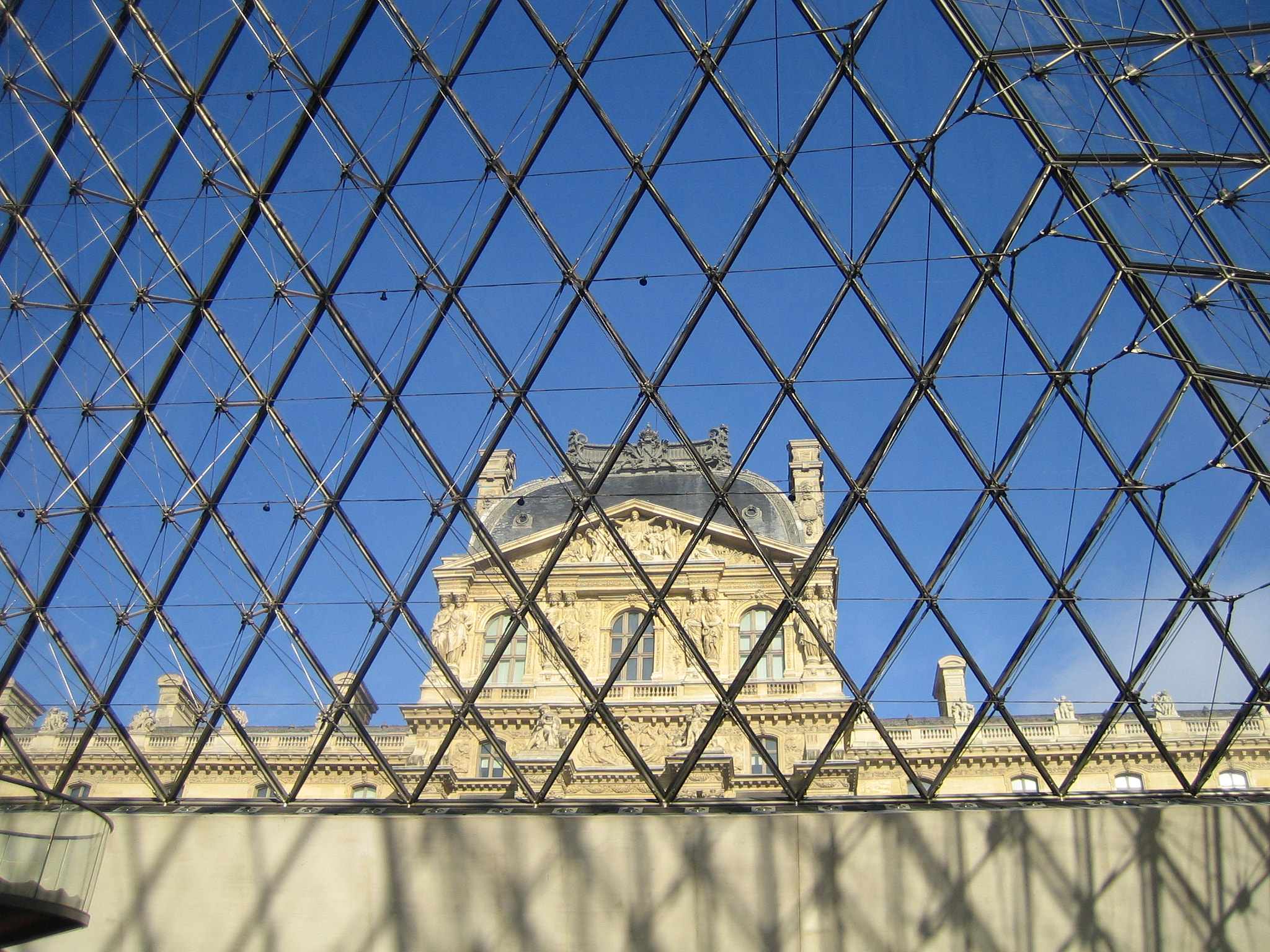 Canon DIGITAL IXUS 40 sample photo. Inside the pyramid. photography