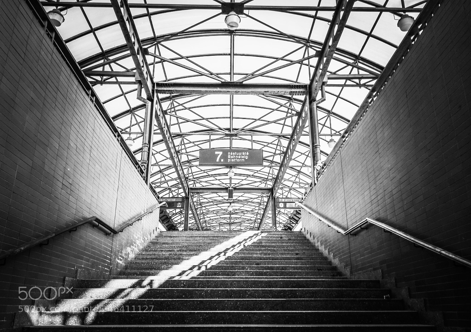 HUAWEI Mate 9 sample photo. Train station photography