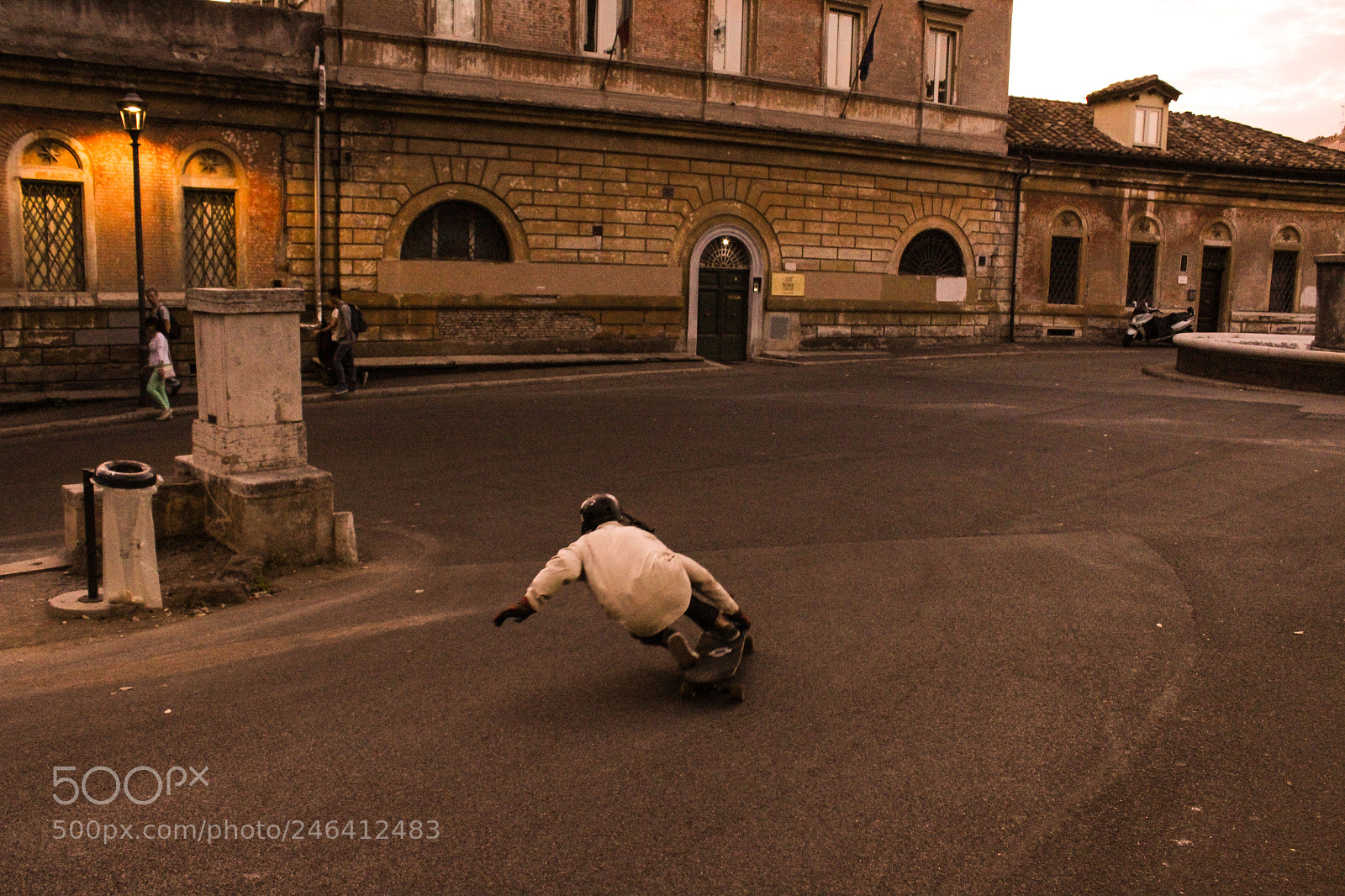 Canon EOS 1300D (EOS Rebel T6 / EOS Kiss X80) sample photo. Skate in rome photography
