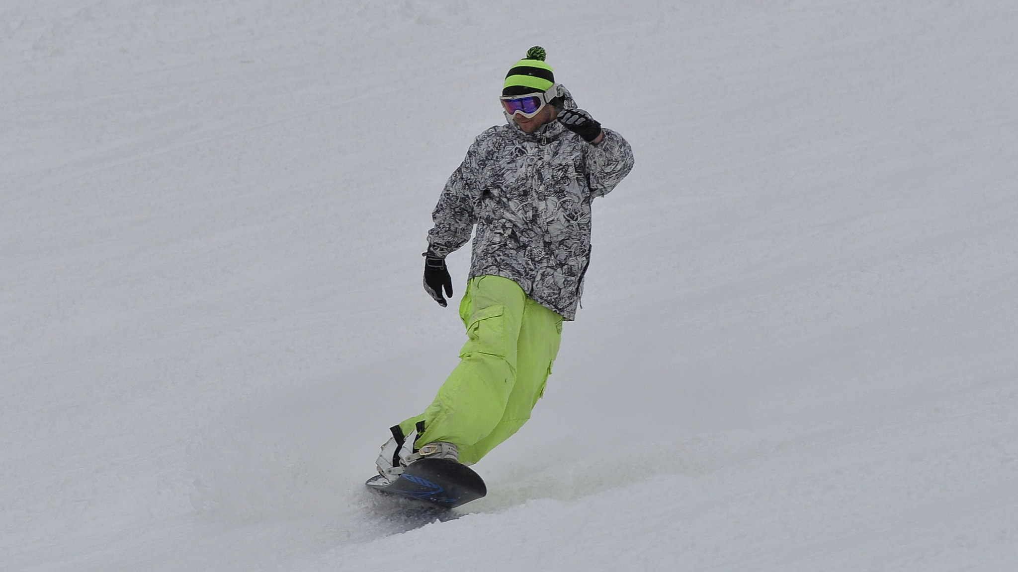 Nikon AF-S Nikkor 70-200mm F2.8G ED VR II sample photo. Snowboarding photography