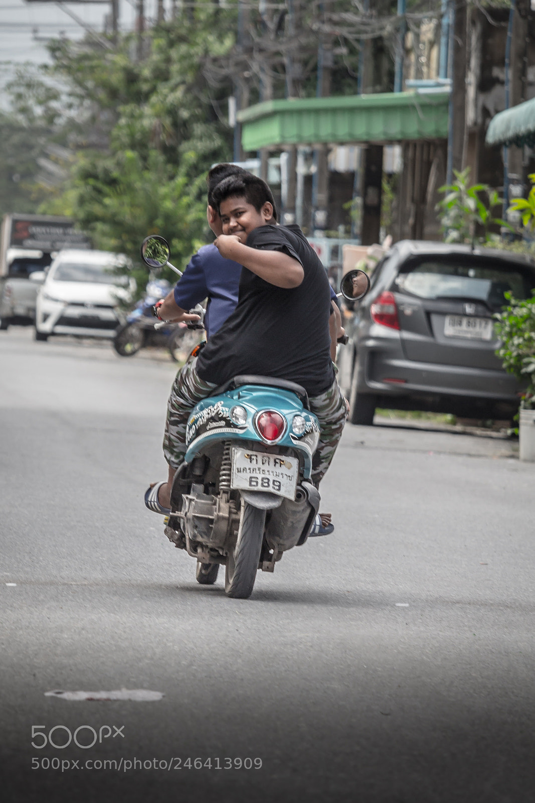 Canon EOS 700D (EOS Rebel T5i / EOS Kiss X7i) sample photo. Candid driving photography