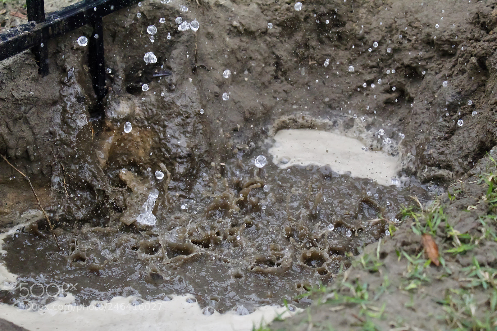 Canon EOS 1300D (EOS Rebel T6 / EOS Kiss X80) sample photo. Mud splash photography