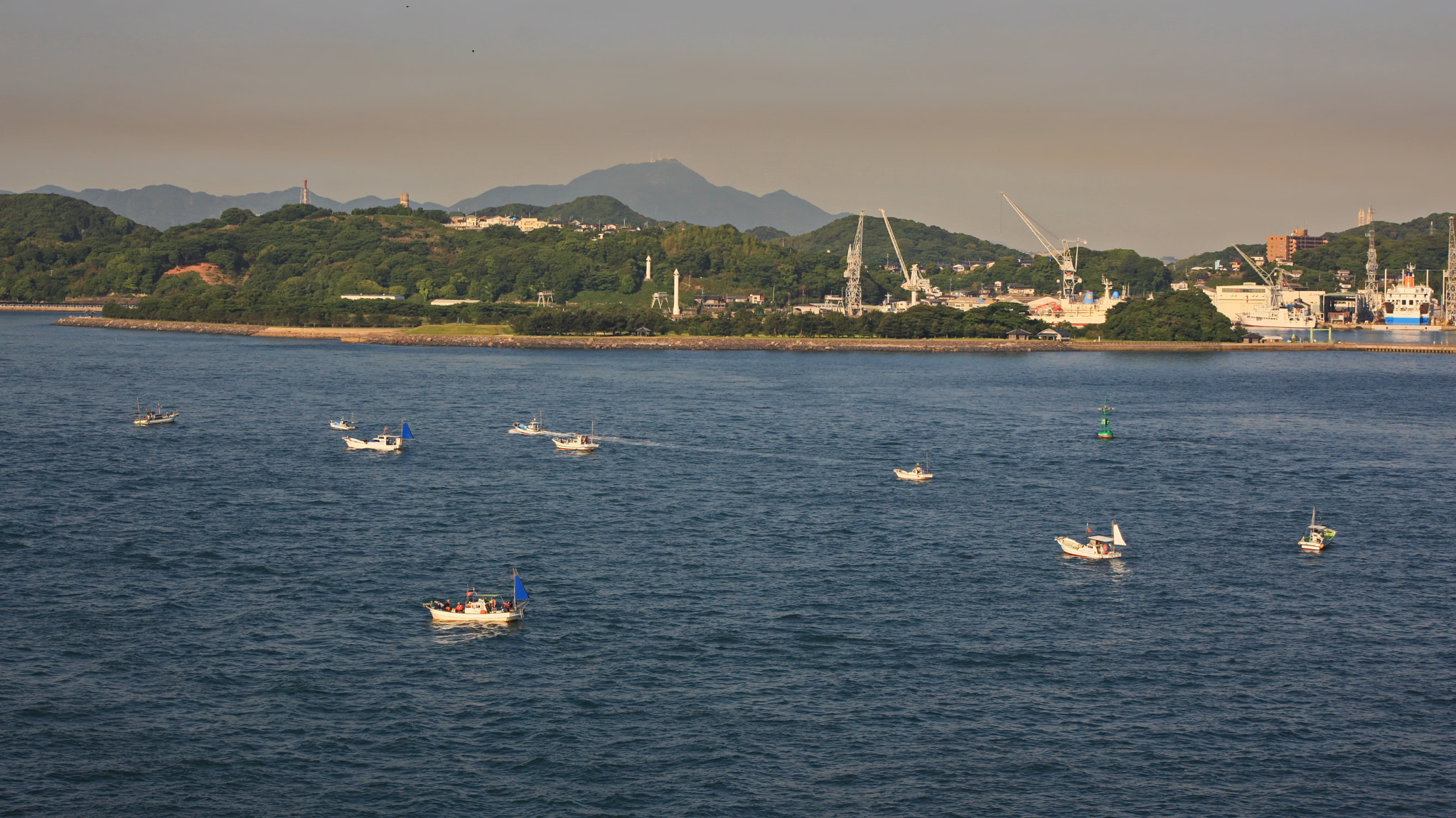 Canon EOS-1Ds Mark III + EF75-300mm f/4-5.6 sample photo. Fishing boats on kanmon strait photography