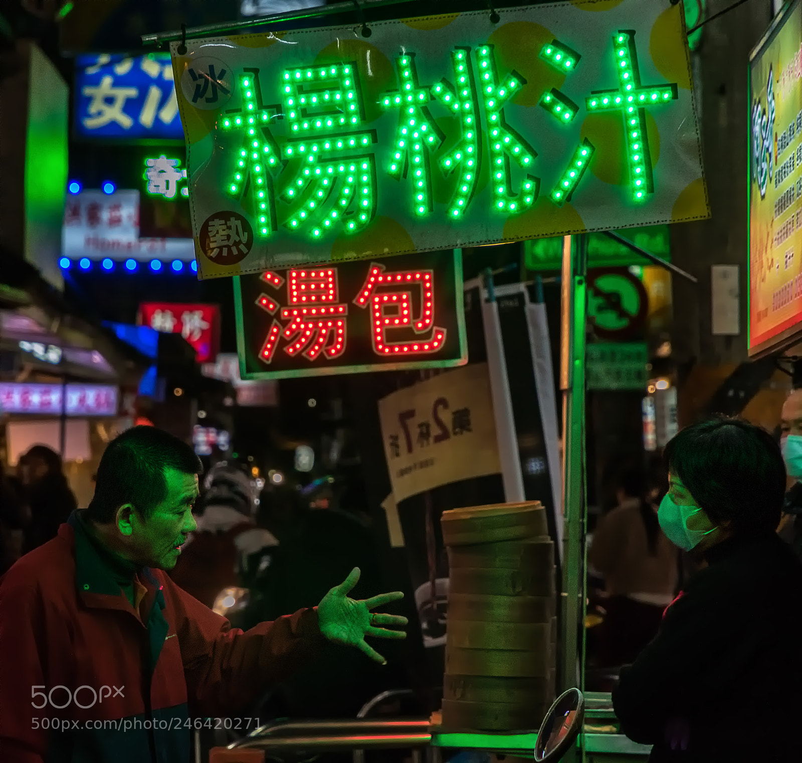 Canon EOS 1300D (EOS Rebel T6 / EOS Kiss X80) sample photo. Fengjia night market photography