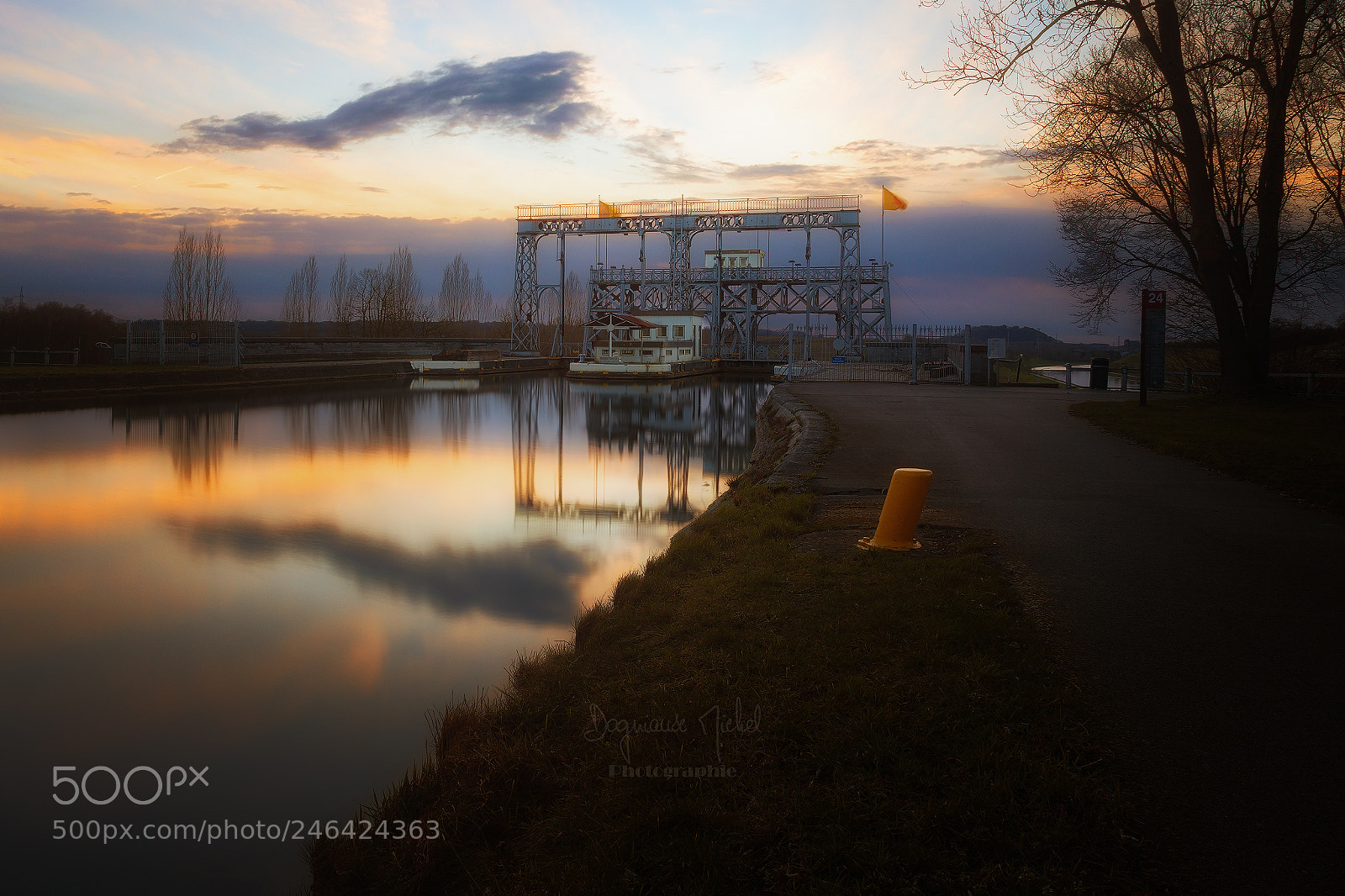 Canon EOS 5D Mark II sample photo. Old boat lift photography