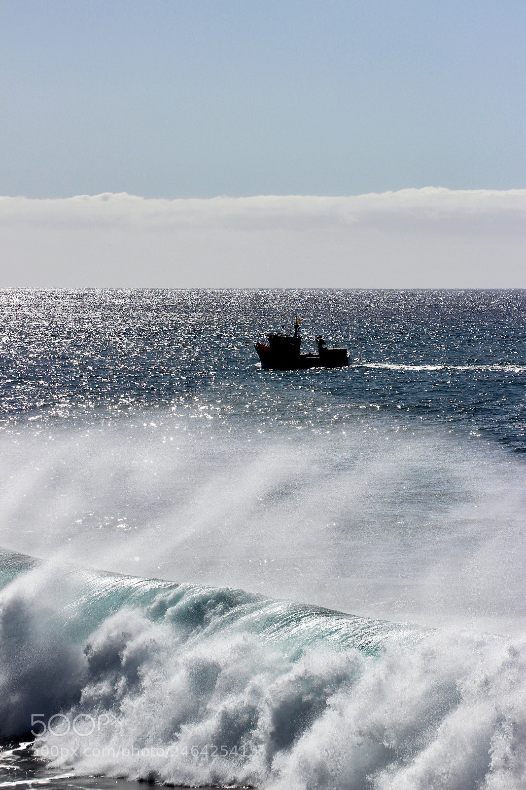 Canon EOS 600D (Rebel EOS T3i / EOS Kiss X5) sample photo. Over the wave photography